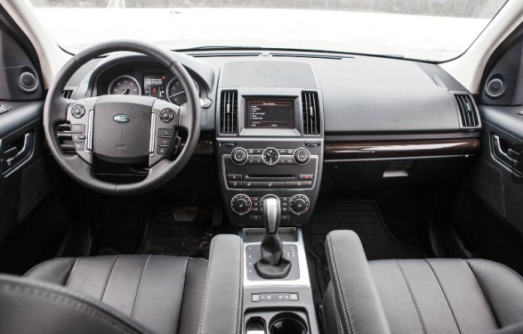 2013-Land-Rover-LR2-interior-LuxuryDiscovery.com_